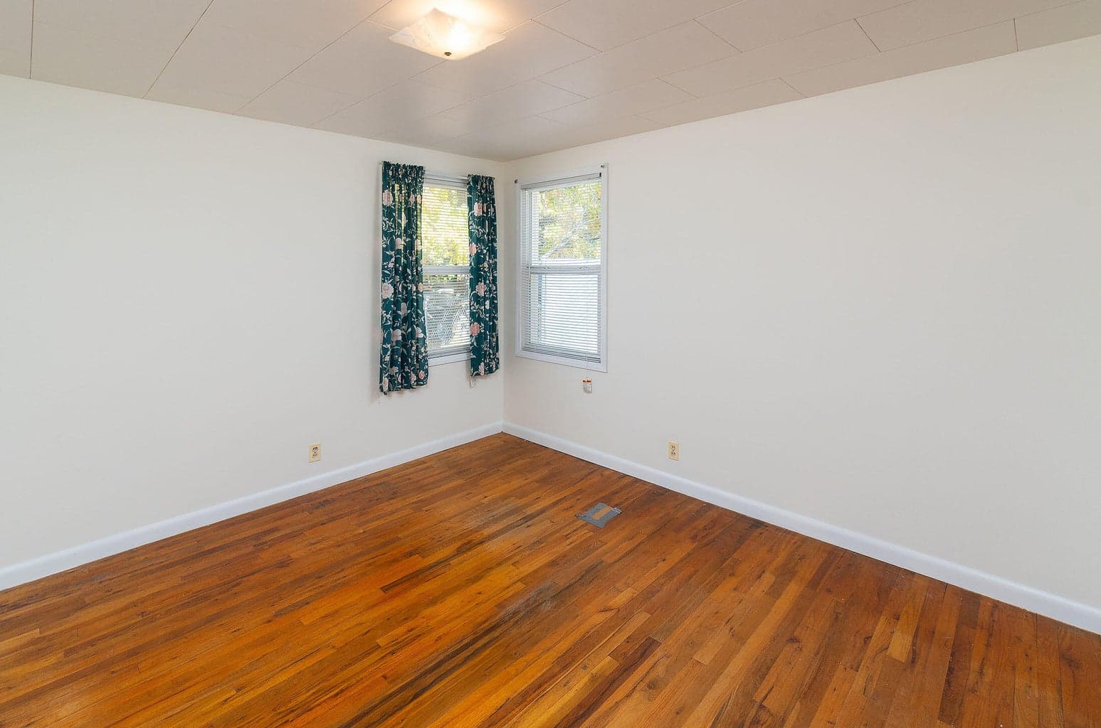 Photo of 2402 NE 3rd Street 10 of 19