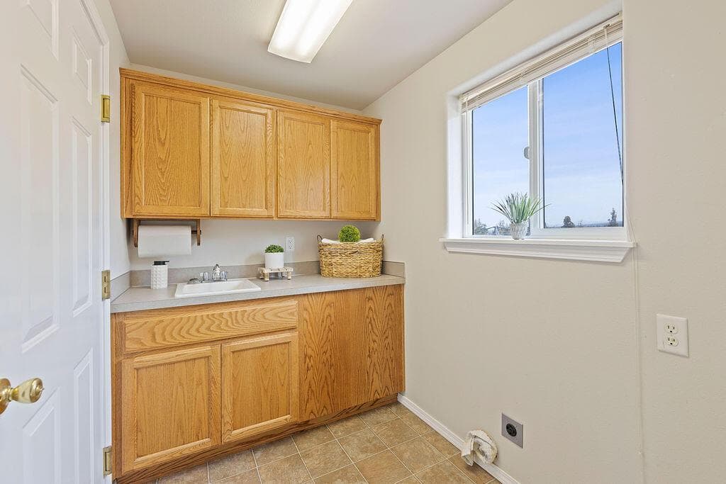 Photo of 5660 SE Jerry Drive 19 of 32