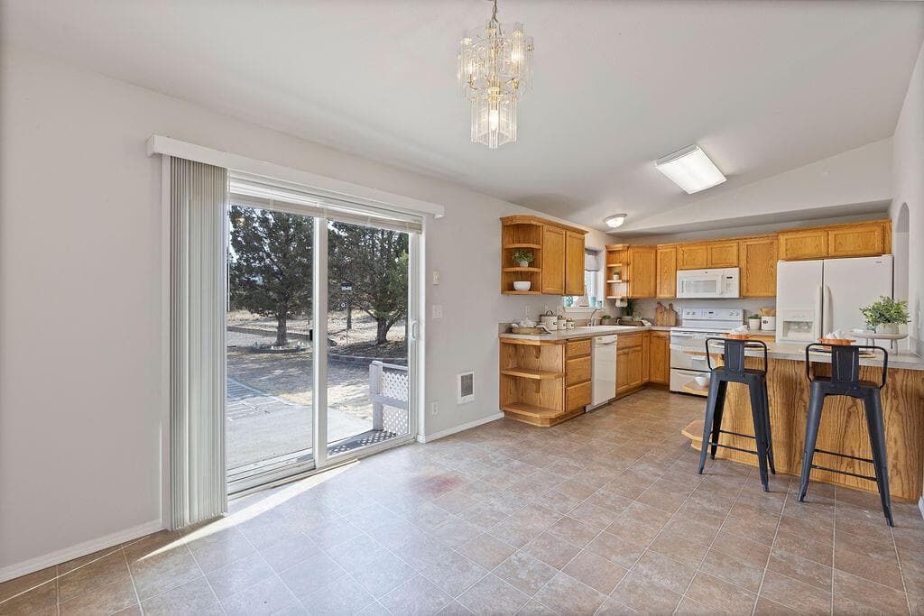 Photo of 5660 SE Jerry Drive 8 of 32