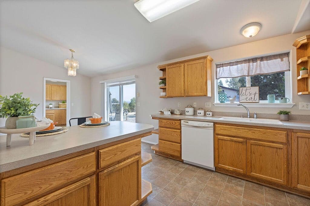 Photo of 5660 SE Jerry Drive 9 of 32
