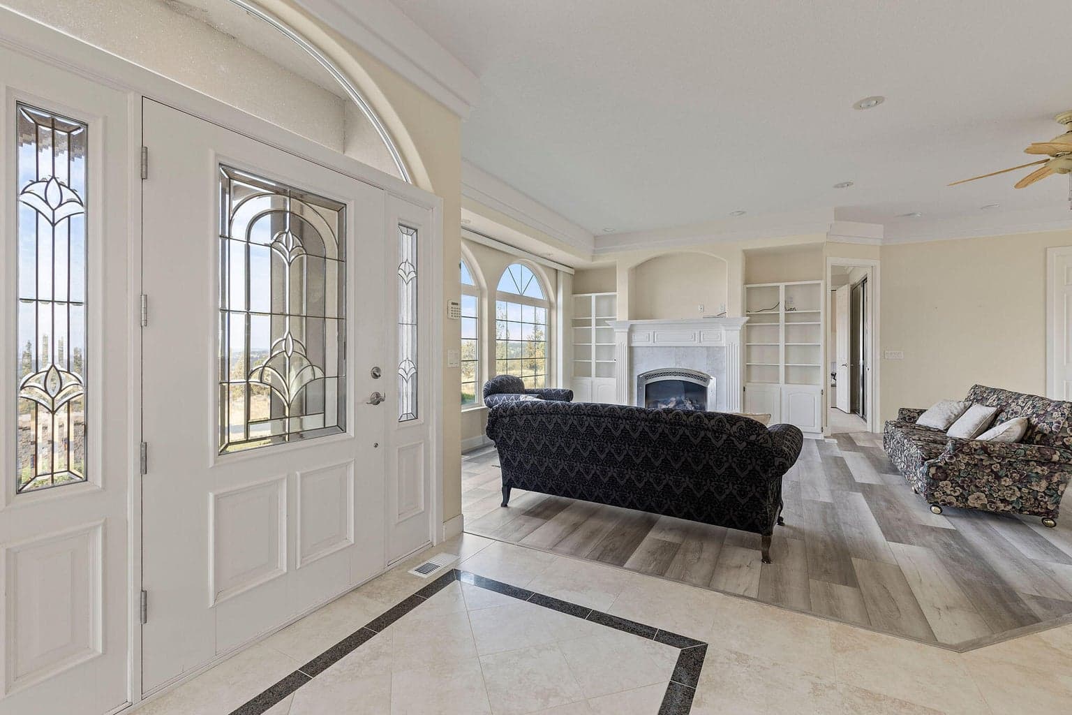 Extra large great room with propane fireplace