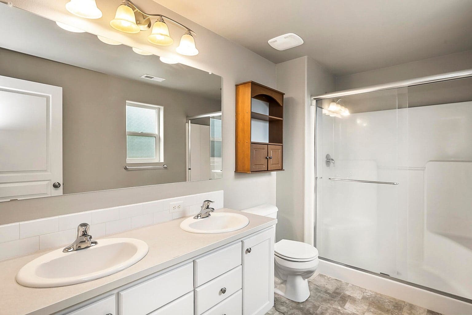 Photo of 732 NE Redwood Avenue 21 of 29