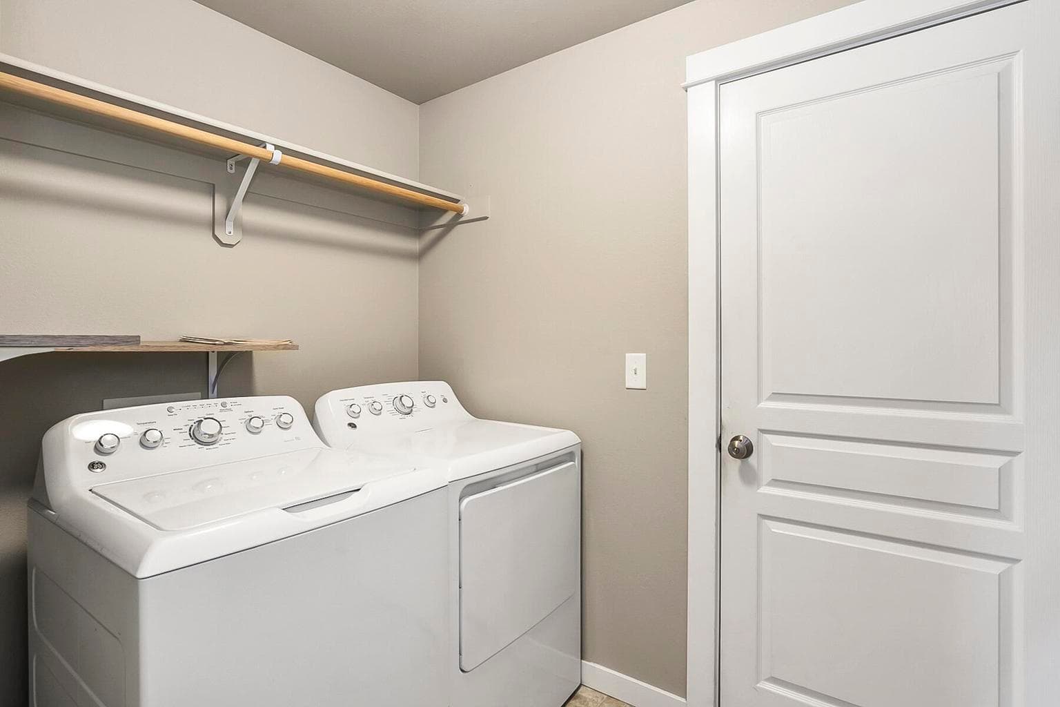 Photo of 732 NE Redwood Avenue 17 of 29