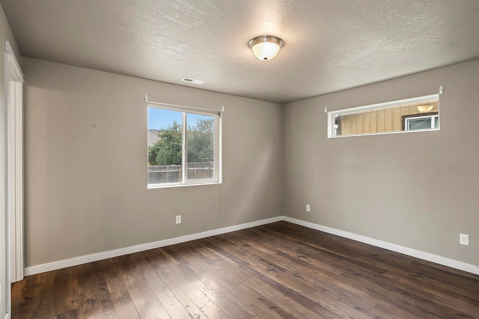 Photo of 732 NE Redwood Avenue 18 of 29