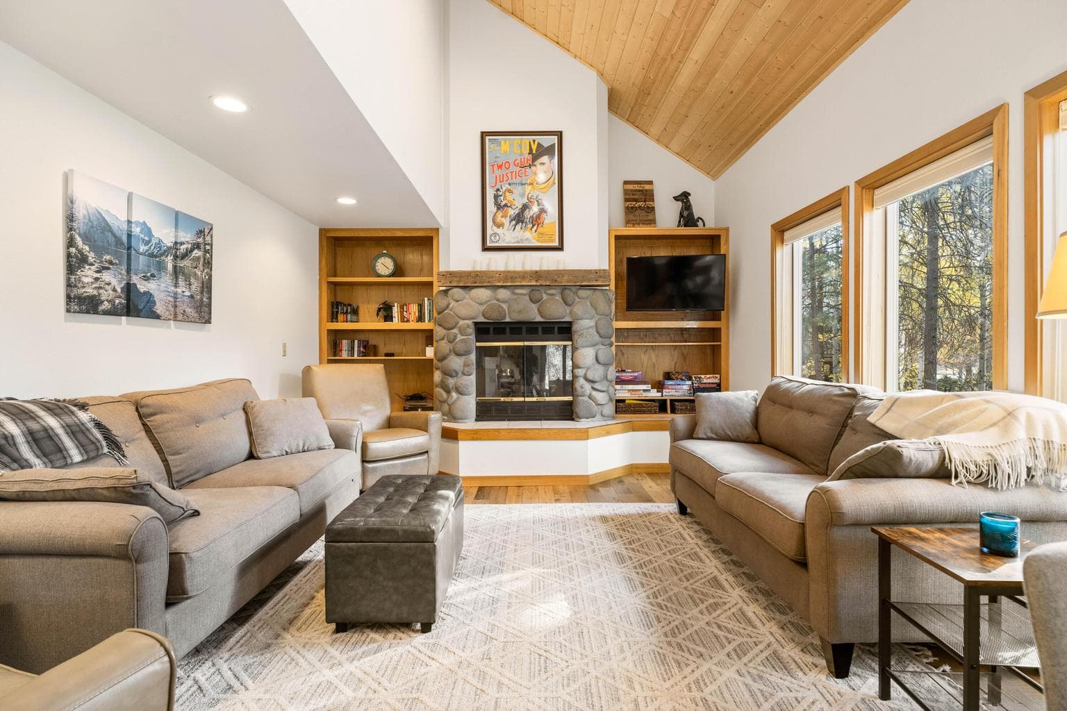 Photo of 17929 Rhododendron Lane 7 of 37