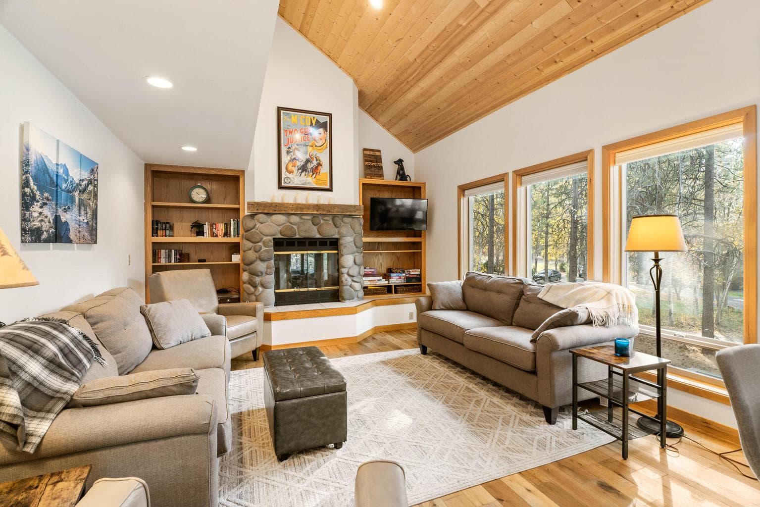 Photo of 17929 Rhododendron Lane 8 of 37