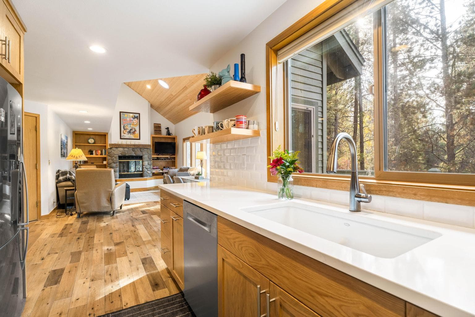 Photo of 17929 Rhododendron Lane 15 of 37