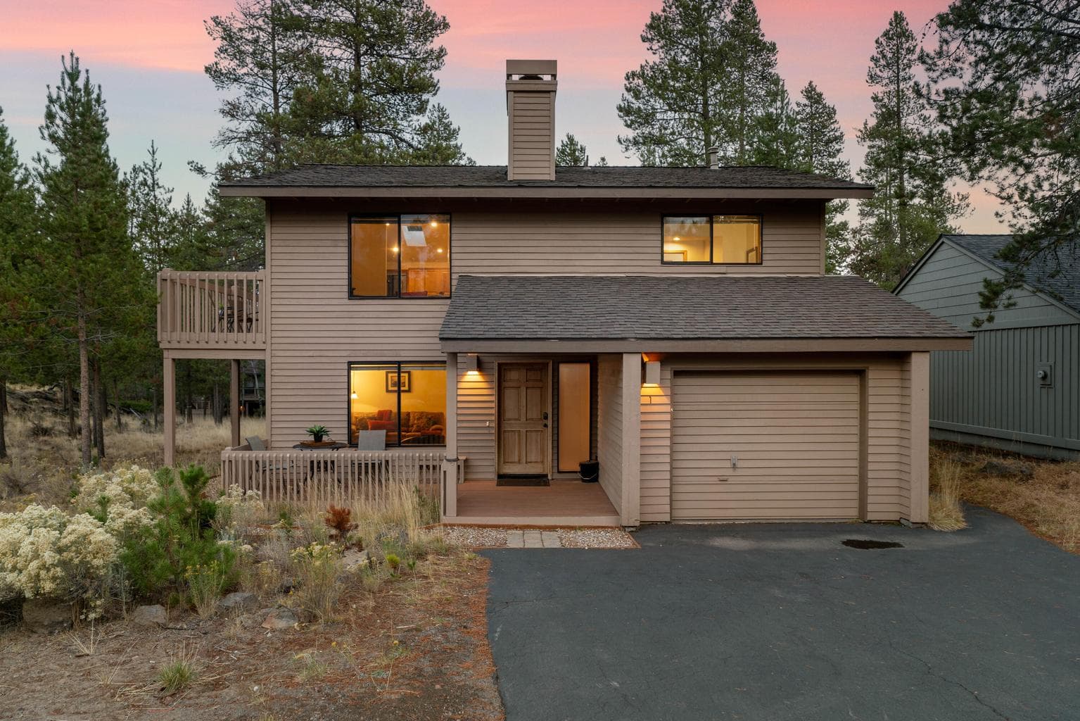 Host year 'round from your very own Resort home! 3 Bedrooms, 2 baths, great room up & family room down. Huge deck and hot tub to enjoy Sunriver's outdoor lifestyle!