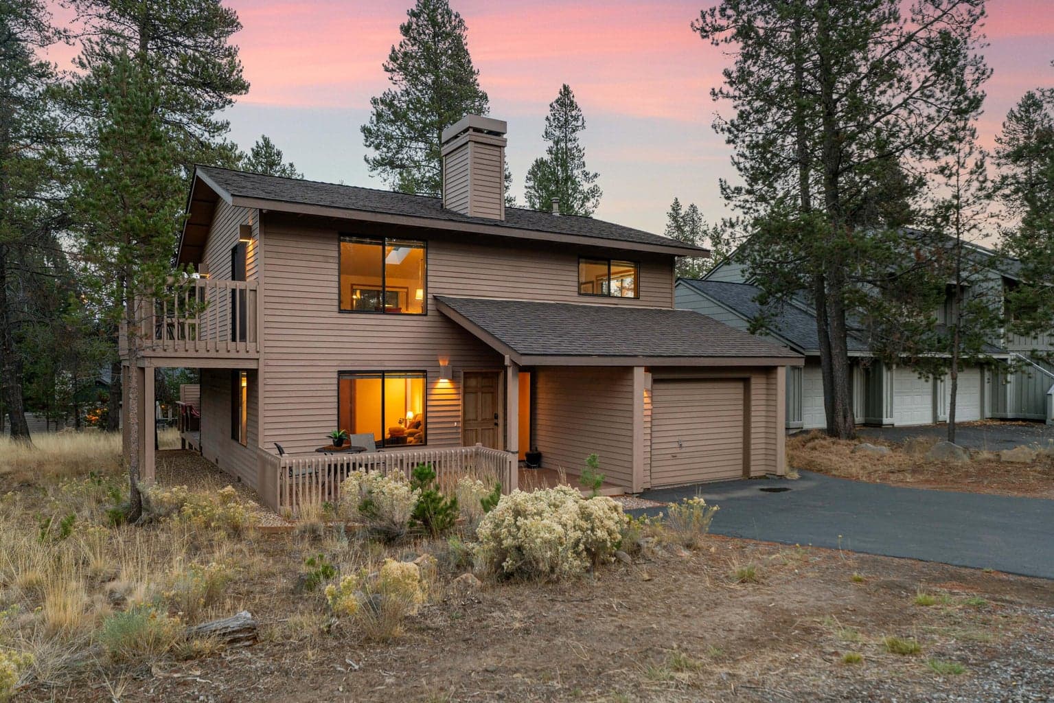 Close to Ft Rock Park and just a quick journey to resort amenities!
