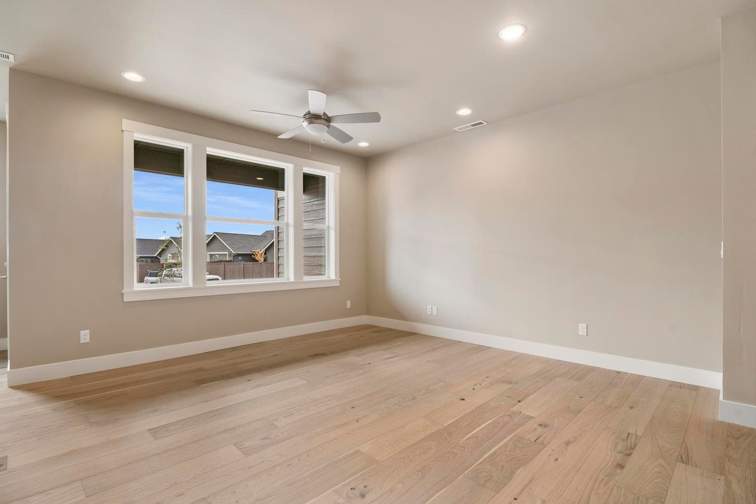 Photo of 4143 SW 39th Street 6 of 26