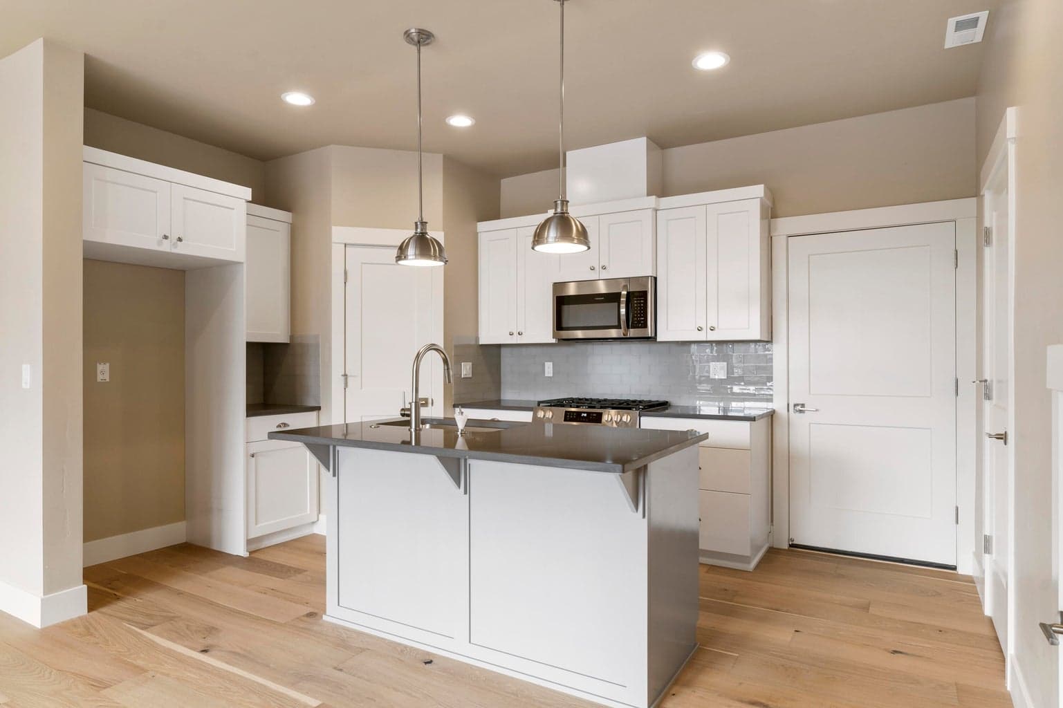 Photo of 4143 39th 4 of 26