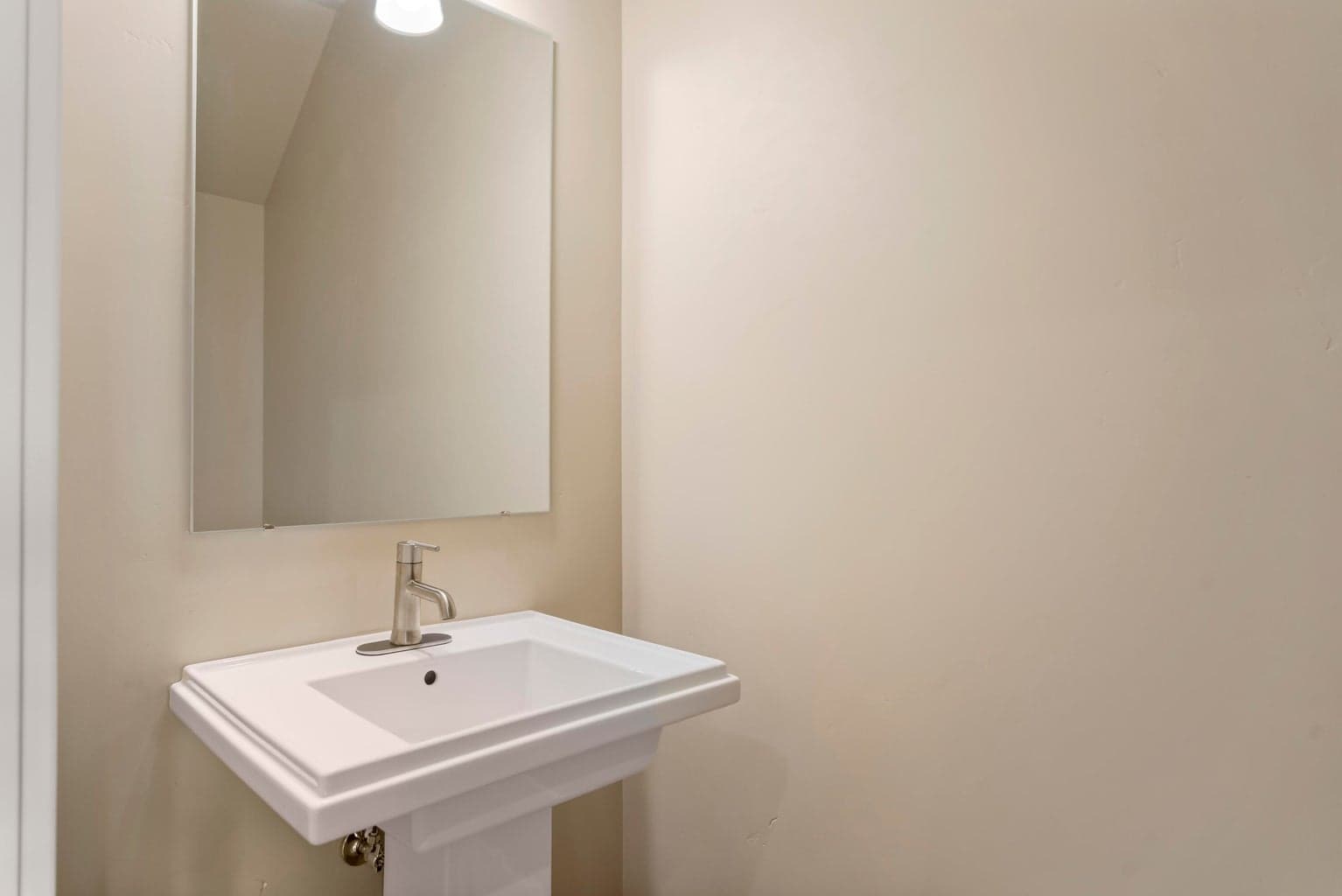Photo of 4143 SW 39th Street 8 of 26