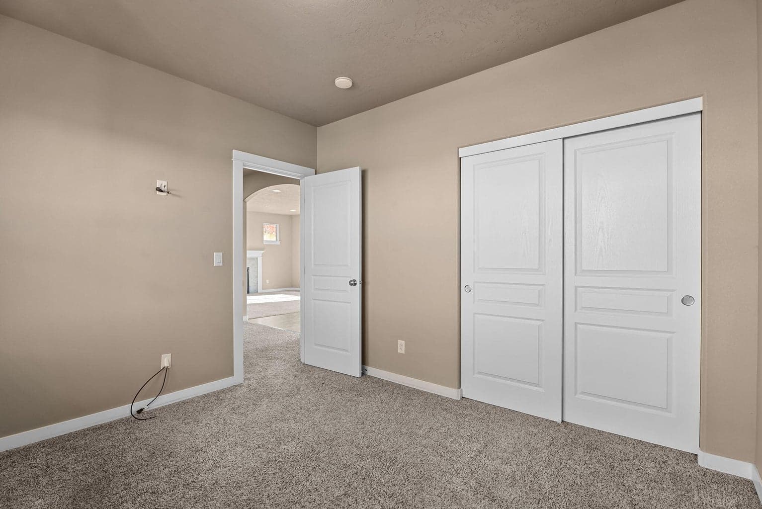Photo of 4664 SW Volcano View Way 15 of 36