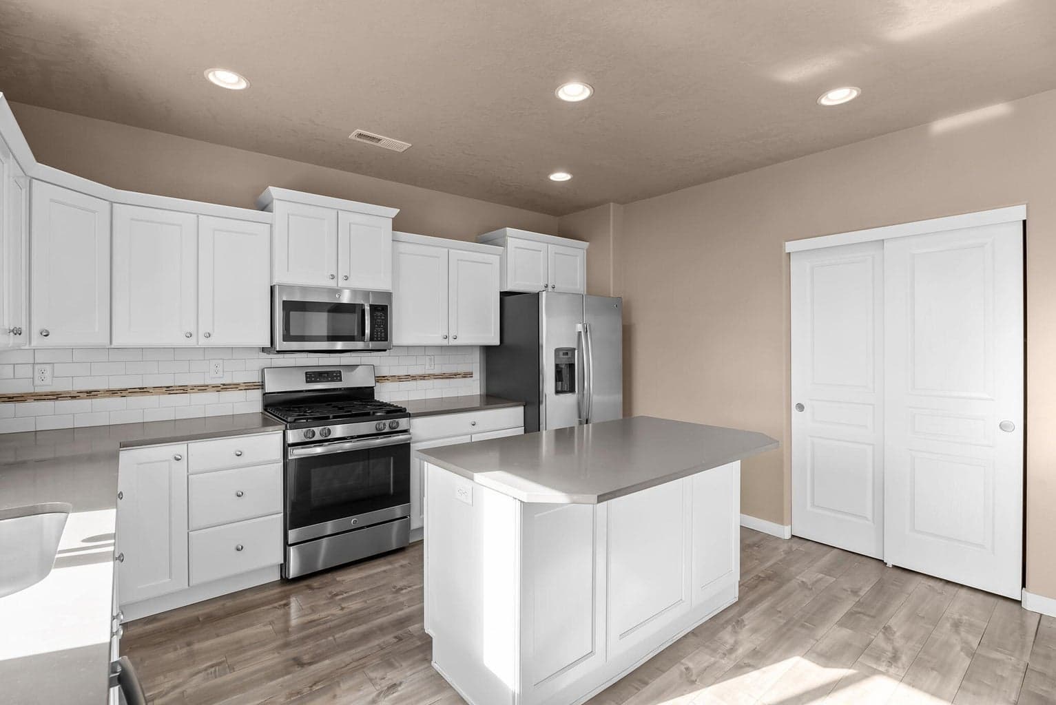 Photo of 4664 SW Volcano View Way 9 of 36