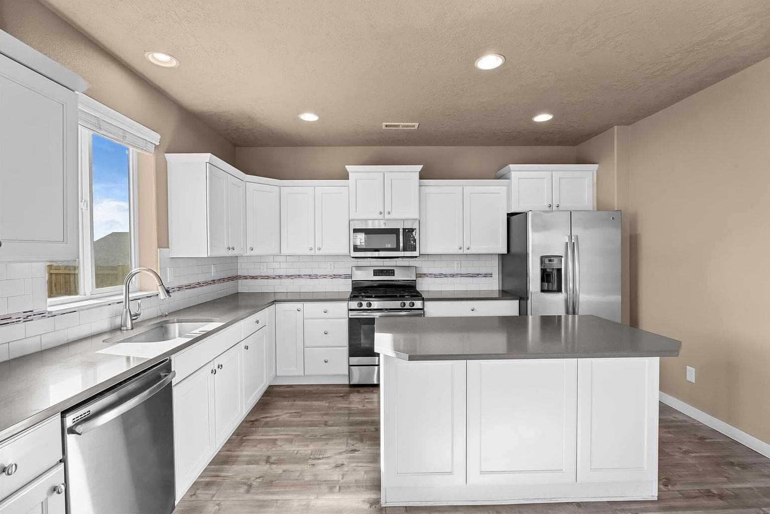 Photo of 4664 SW Volcano View Way 10 of 36