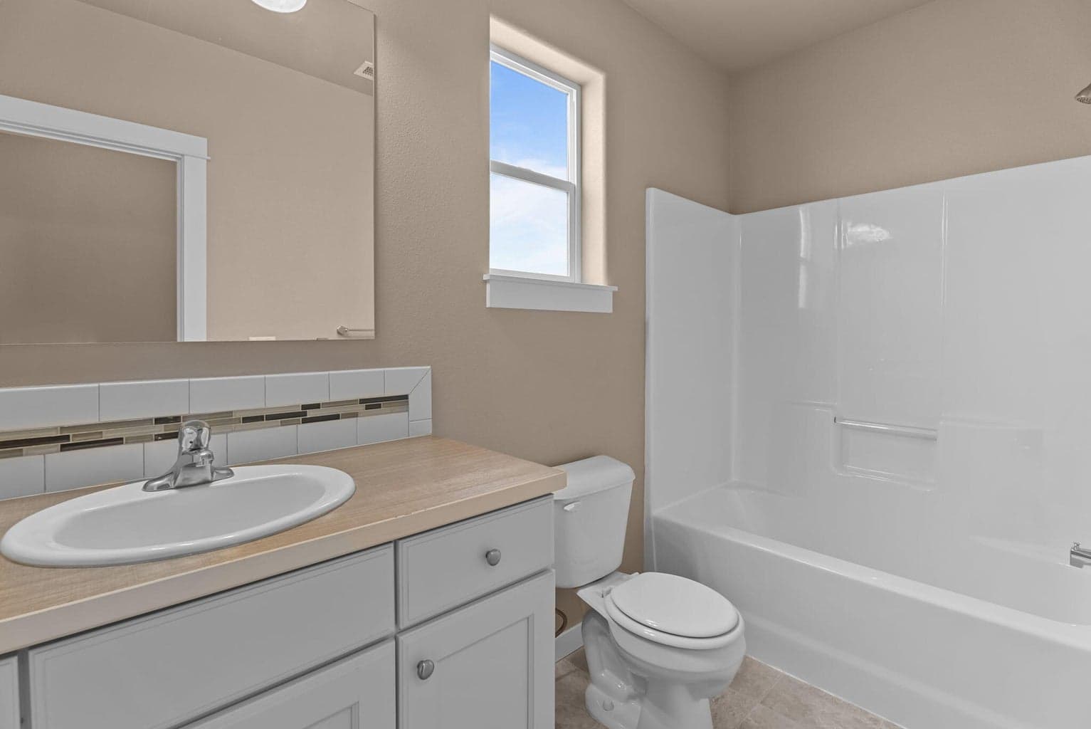 Photo of 4664 SW Volcano View Way 13 of 36