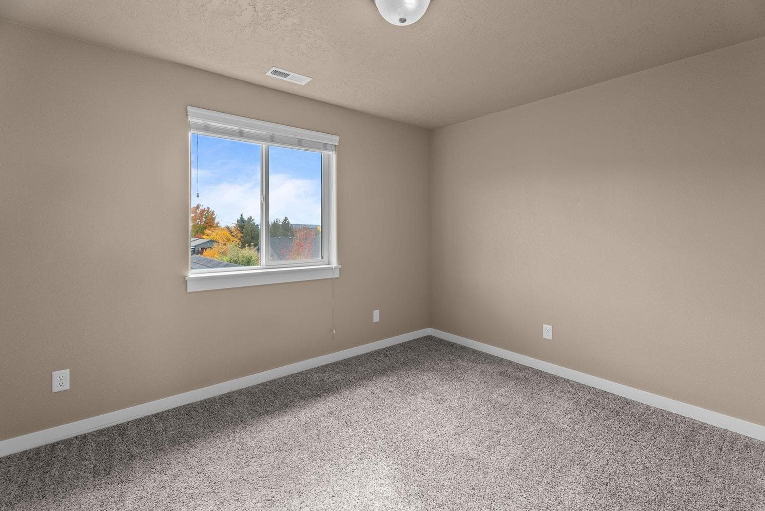 Photo of 4664 SW Volcano View Way 16 of 36