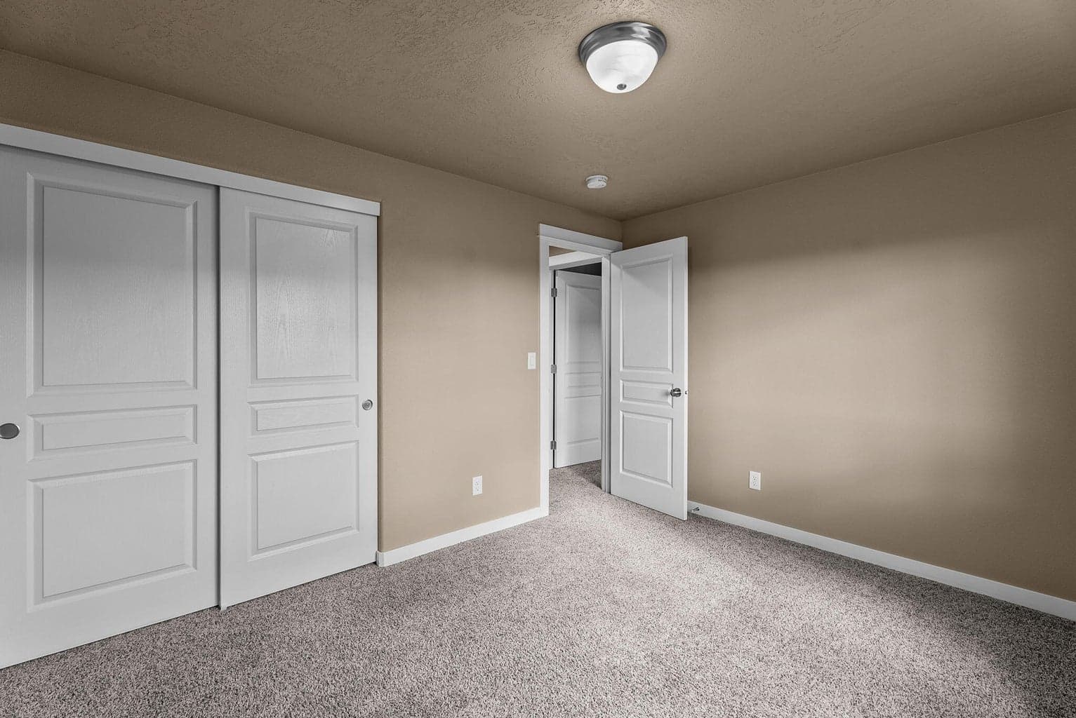 Photo of 4664 SW Volcano View Way 18 of 36