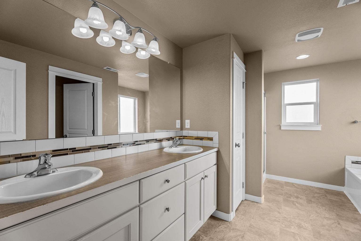 Photo of 4664 SW Volcano View Way 22 of 36