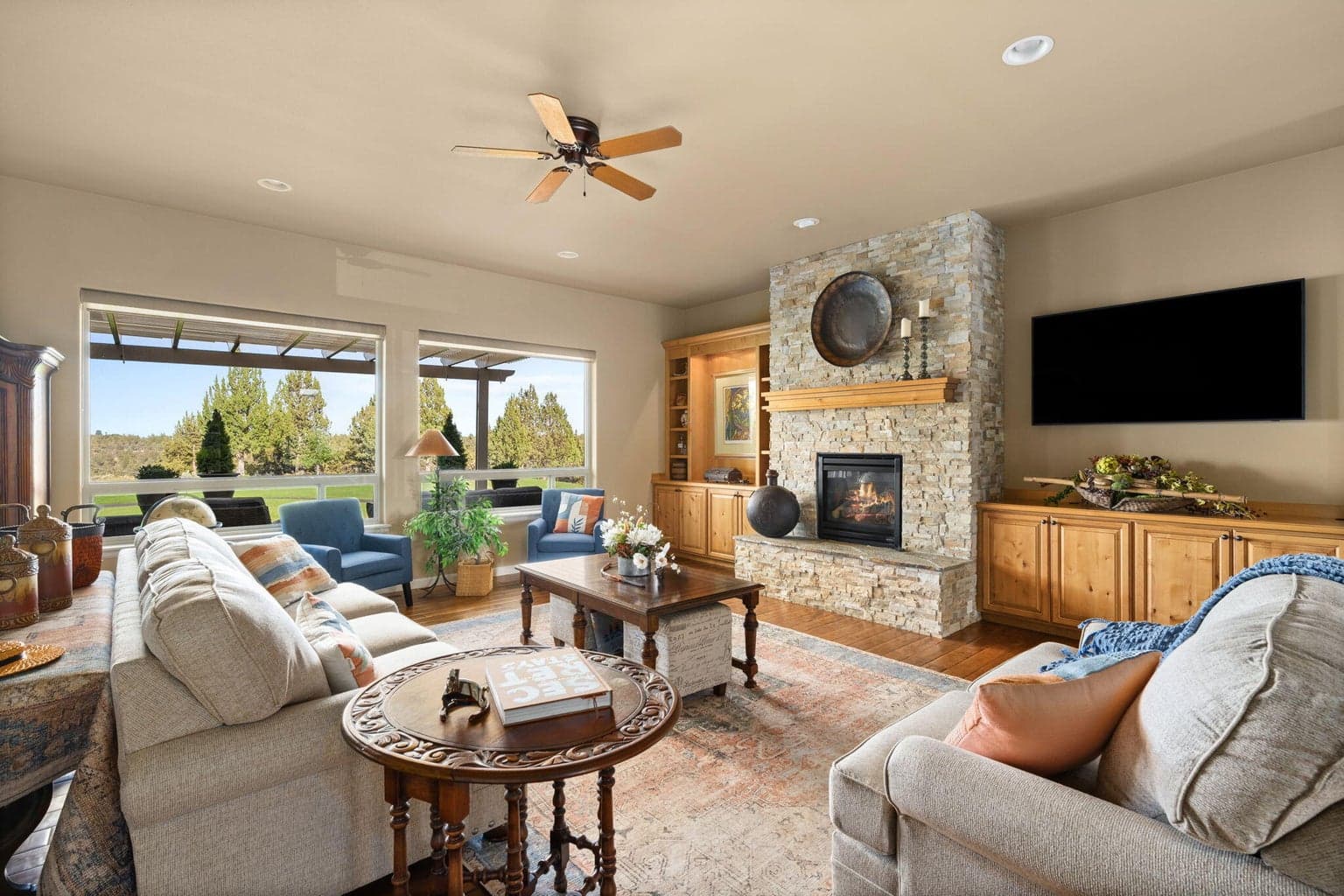Photo of 500 Victoria Falls Drive 10 of 43
