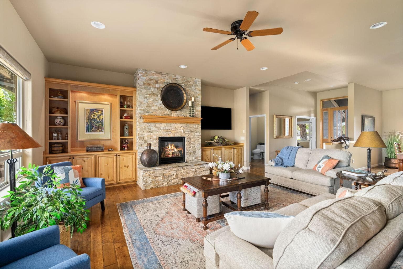 Photo of 500 Victoria Falls Drive 12 of 43