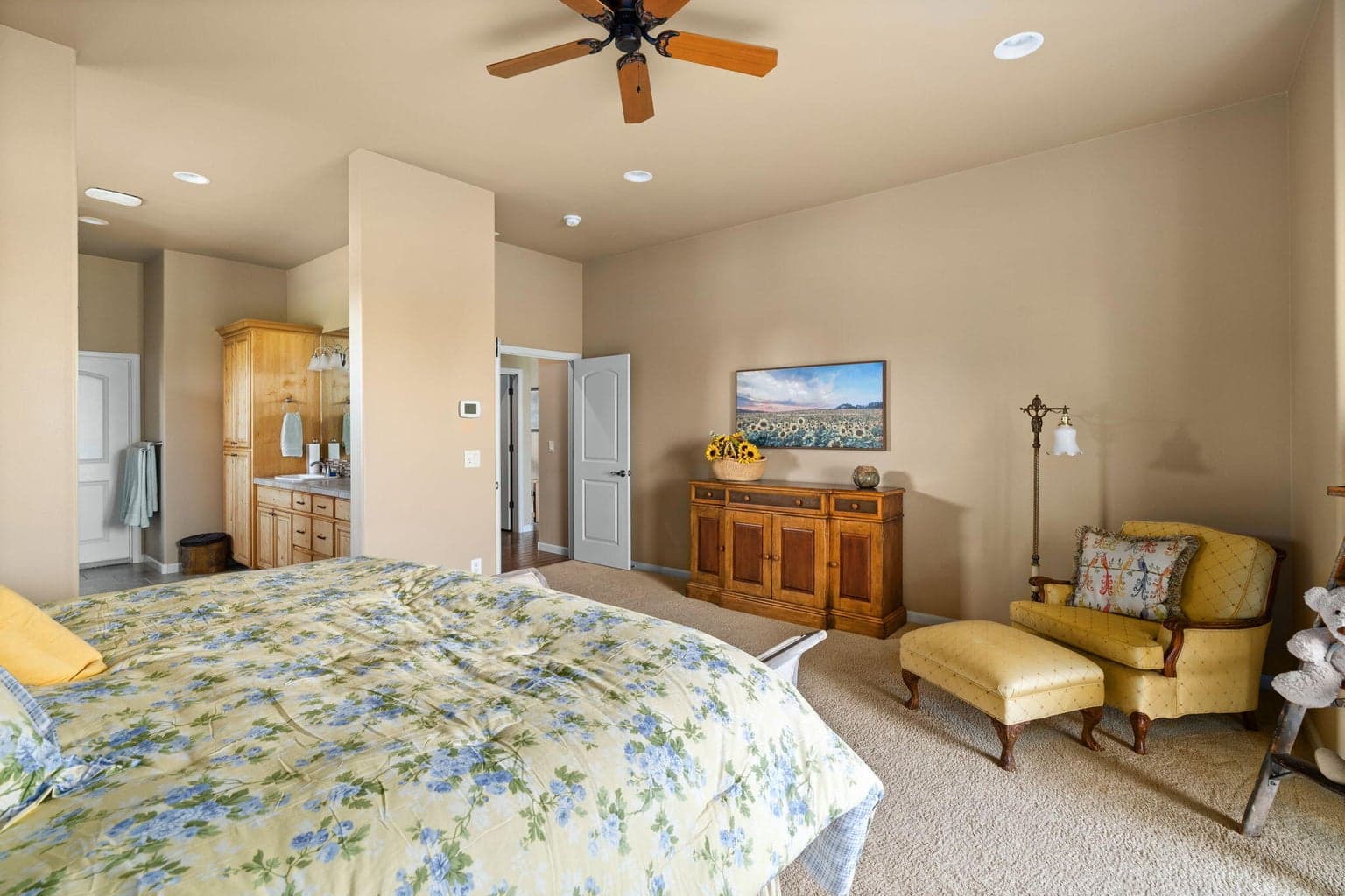 Photo of 500 Victoria Falls Drive 19 of 43