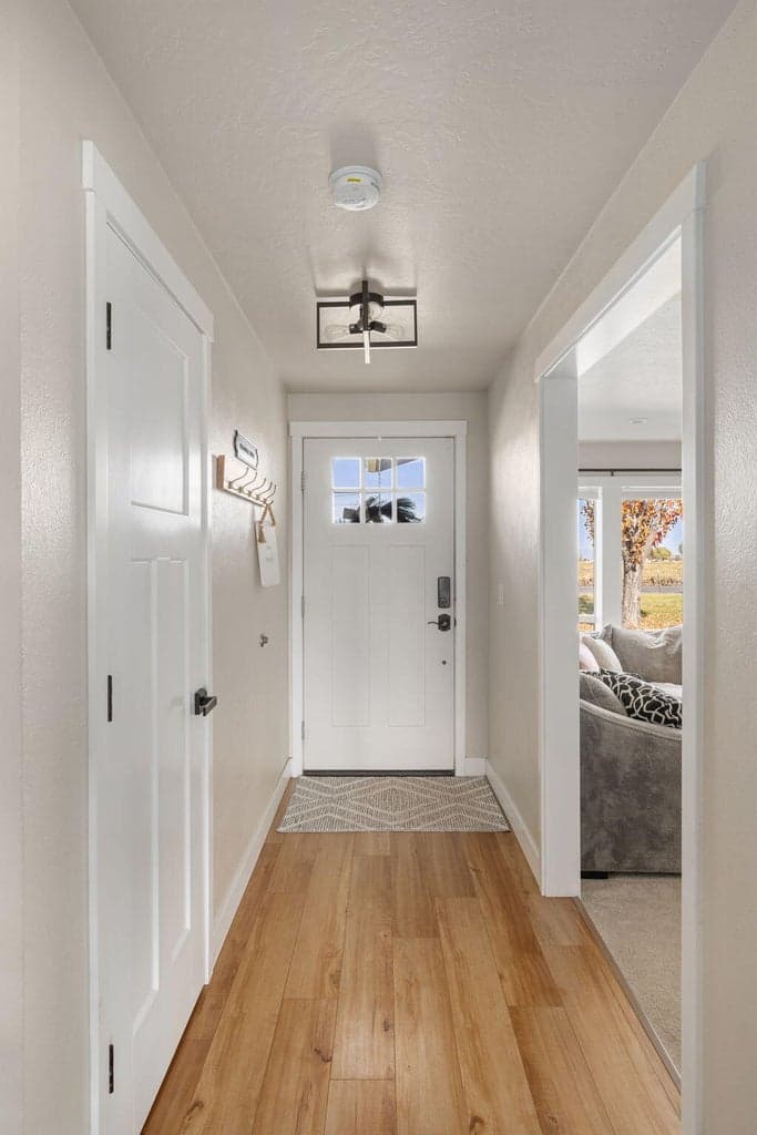 Photo of 3180 NW Hemlock Avenue 23 of 56