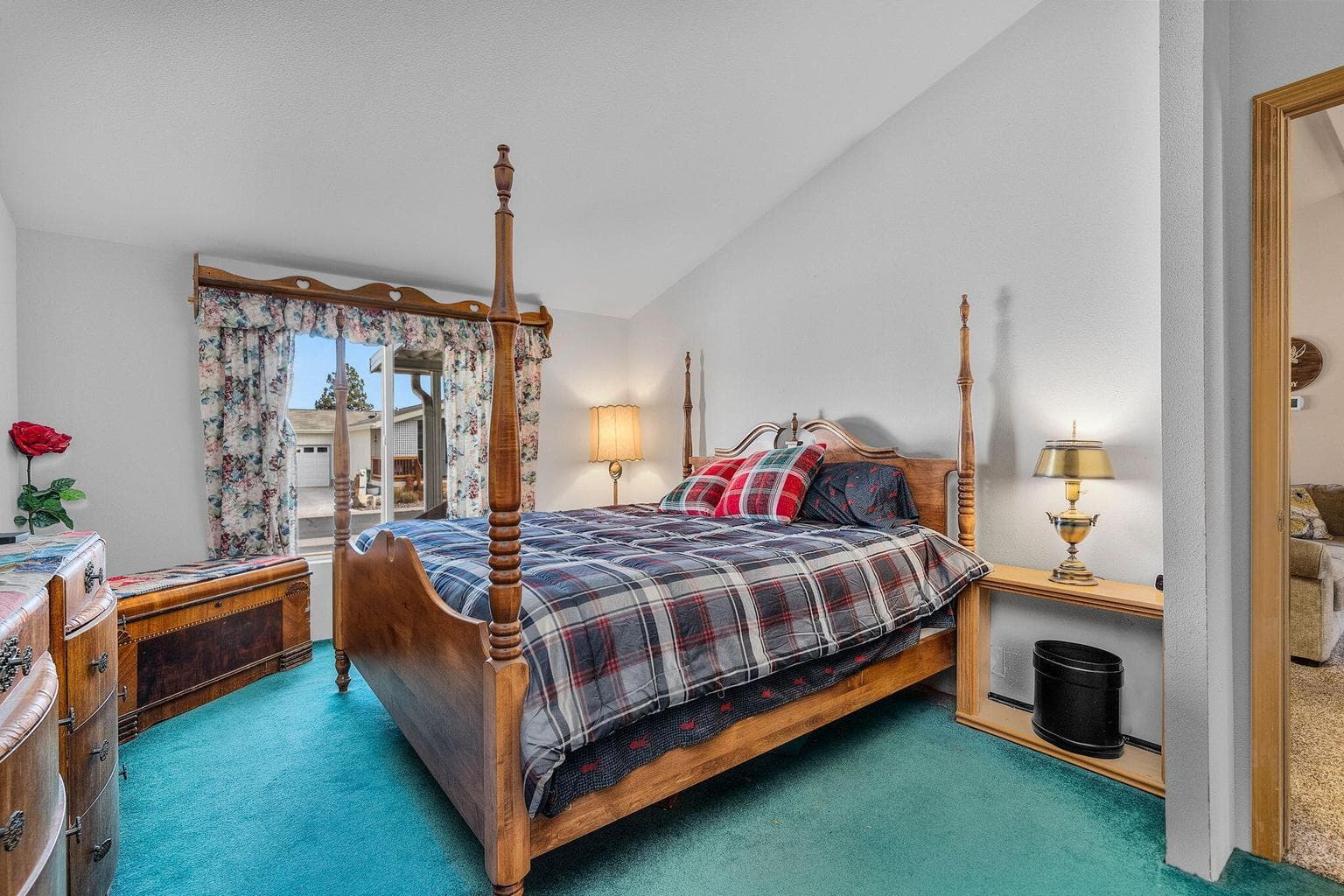 Photo of 1253 SW Currant Road 10 of 21
