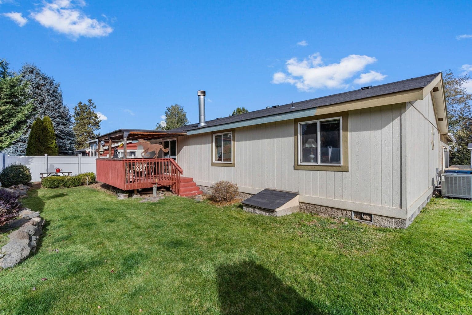 Photo of 1253 SW Currant Road 17 of 21
