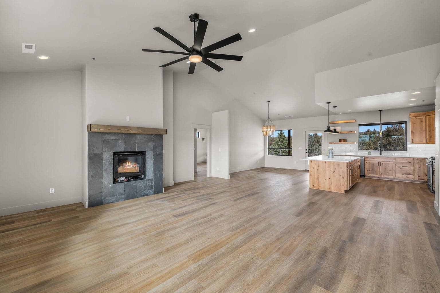 Photo of 6823 SE Madison Avenue 6 of 30