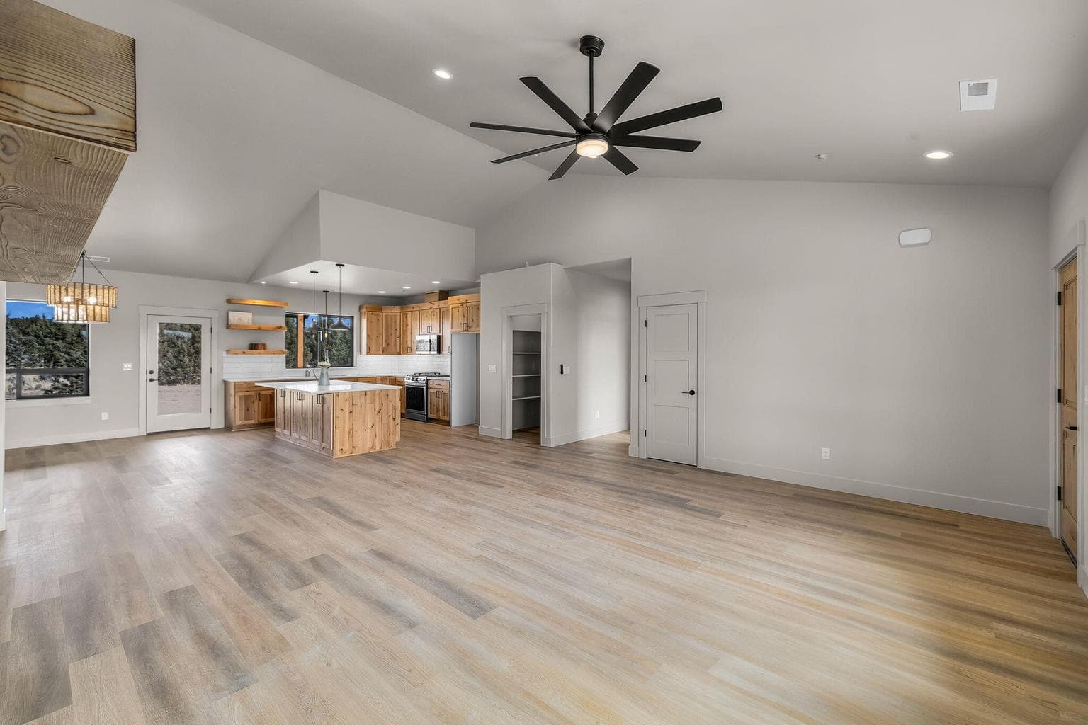 Photo of 6823 SE Madison Avenue 7 of 30