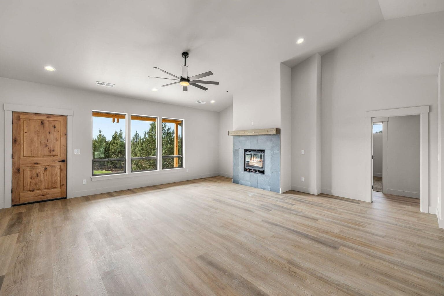 Photo of 6823 SE Madison Avenue 8 of 30