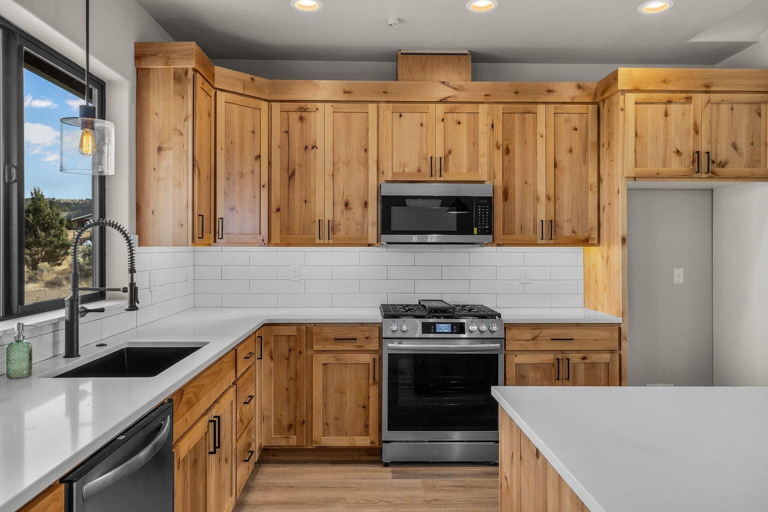 Photo of 6823 SE Madison Avenue 11 of 30
