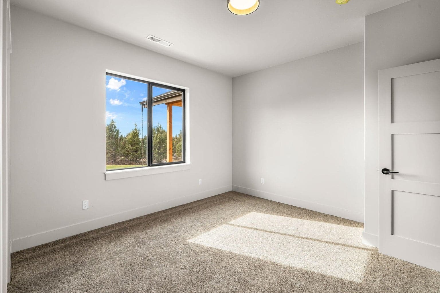 Photo of 6823 SE Madison Avenue 21 of 30