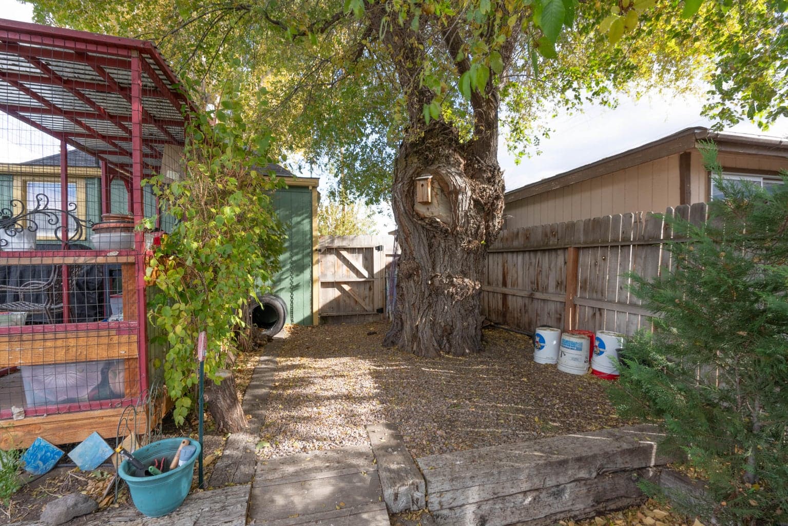 Photo of 725 NW Beaver Street 24 of 40