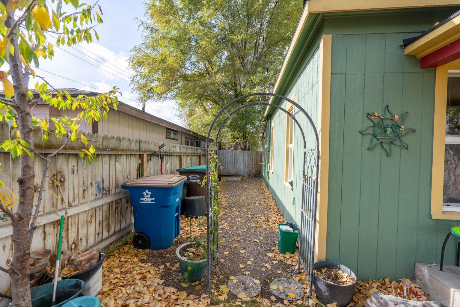 Photo of 725 NW Beaver Street 33 of 40