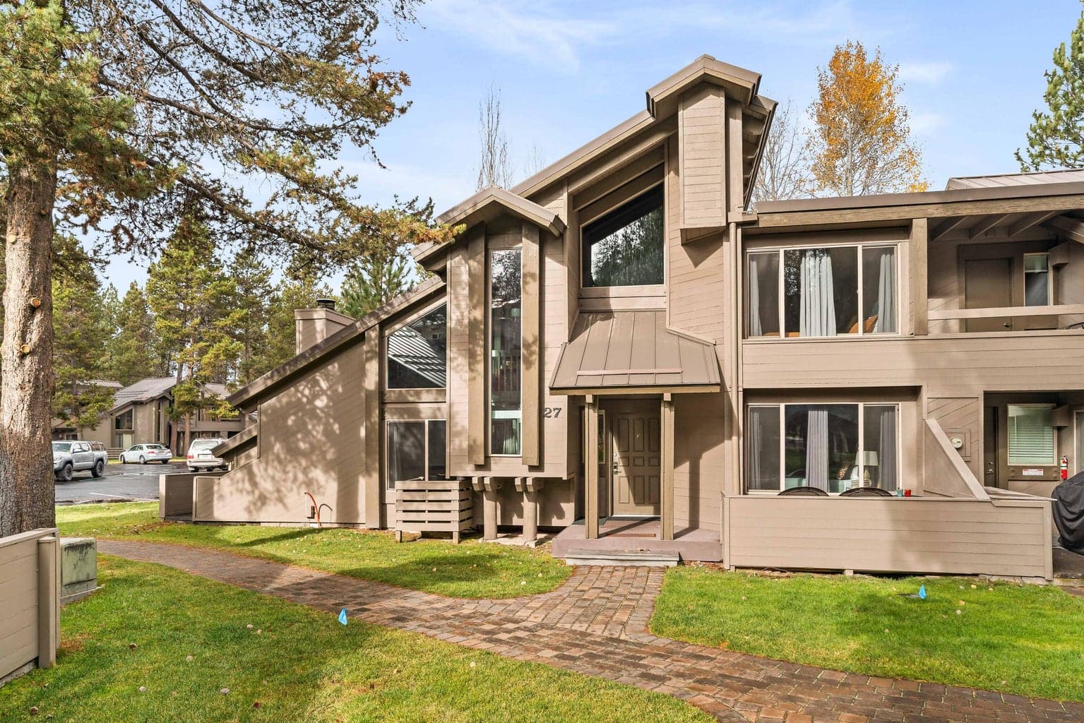 Virtually maintenance free resort living could be your Sunriver dream come true!