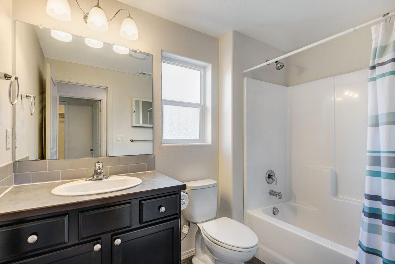 Photo of 356 W Jefferson Avenue 21 of 22