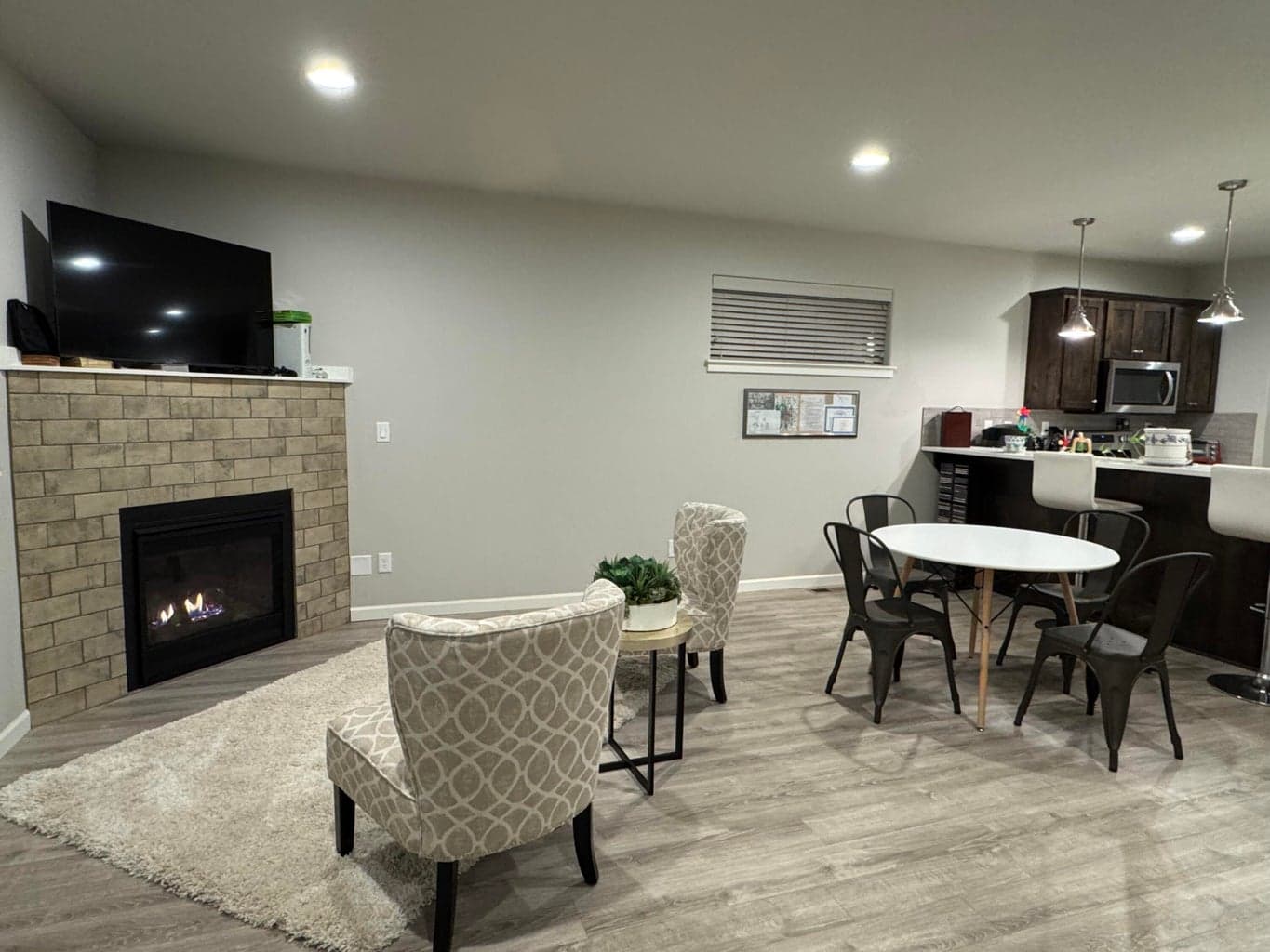Photo of 190 NW 30th Street 10 of 27