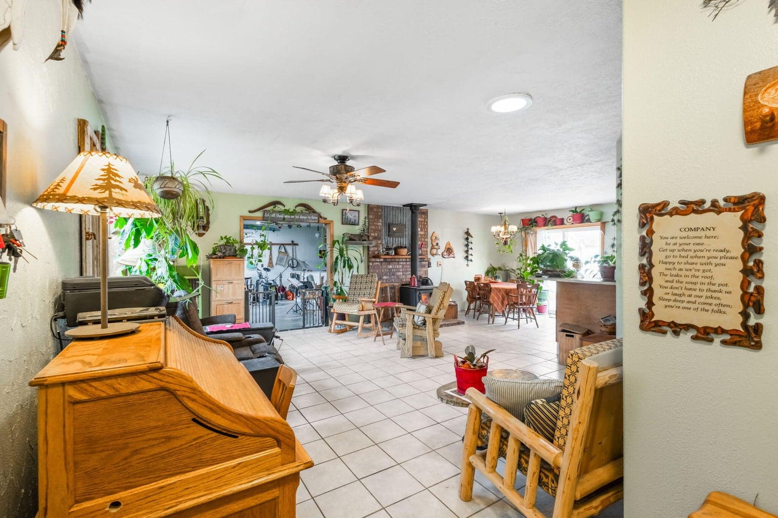 Photo of 775 SE Tumbleweed Lane 6 of 46