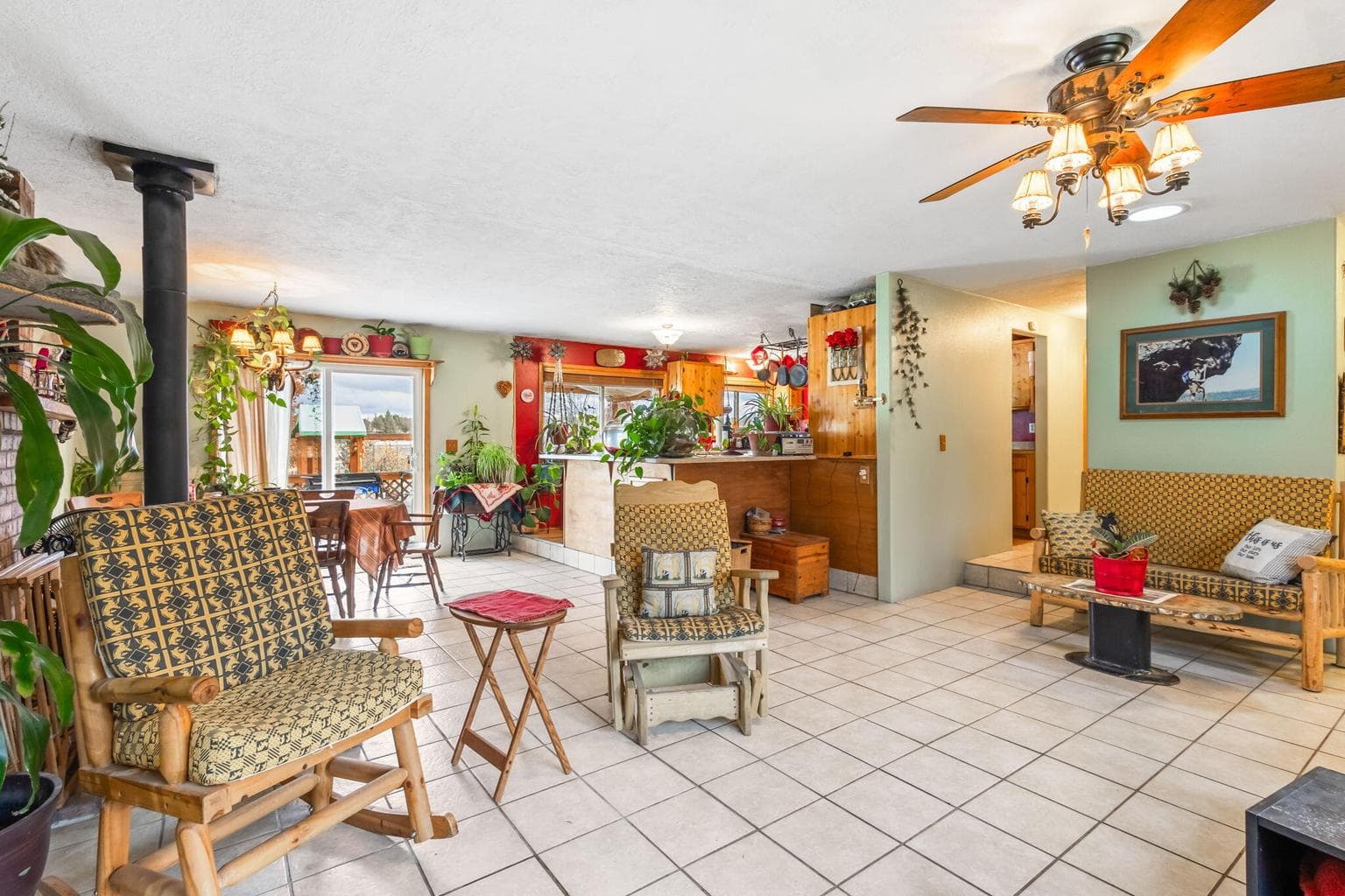 Photo of 775 SE Tumbleweed Lane 8 of 46