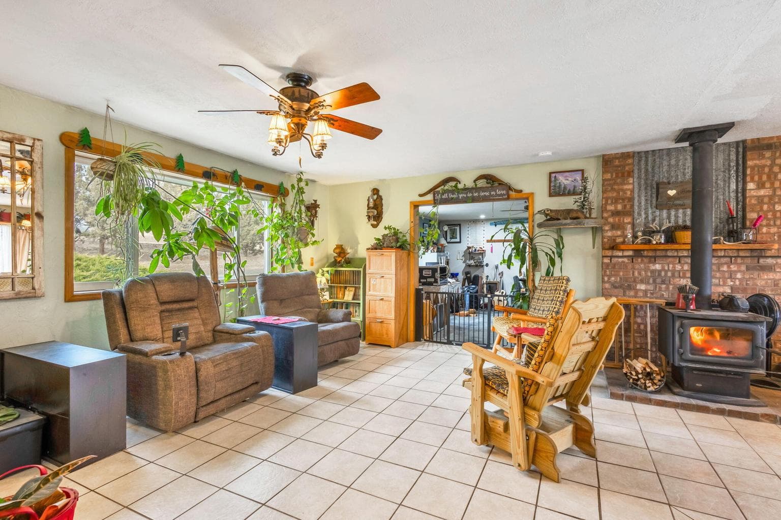 Photo of 775 SE Tumbleweed Lane 10 of 46