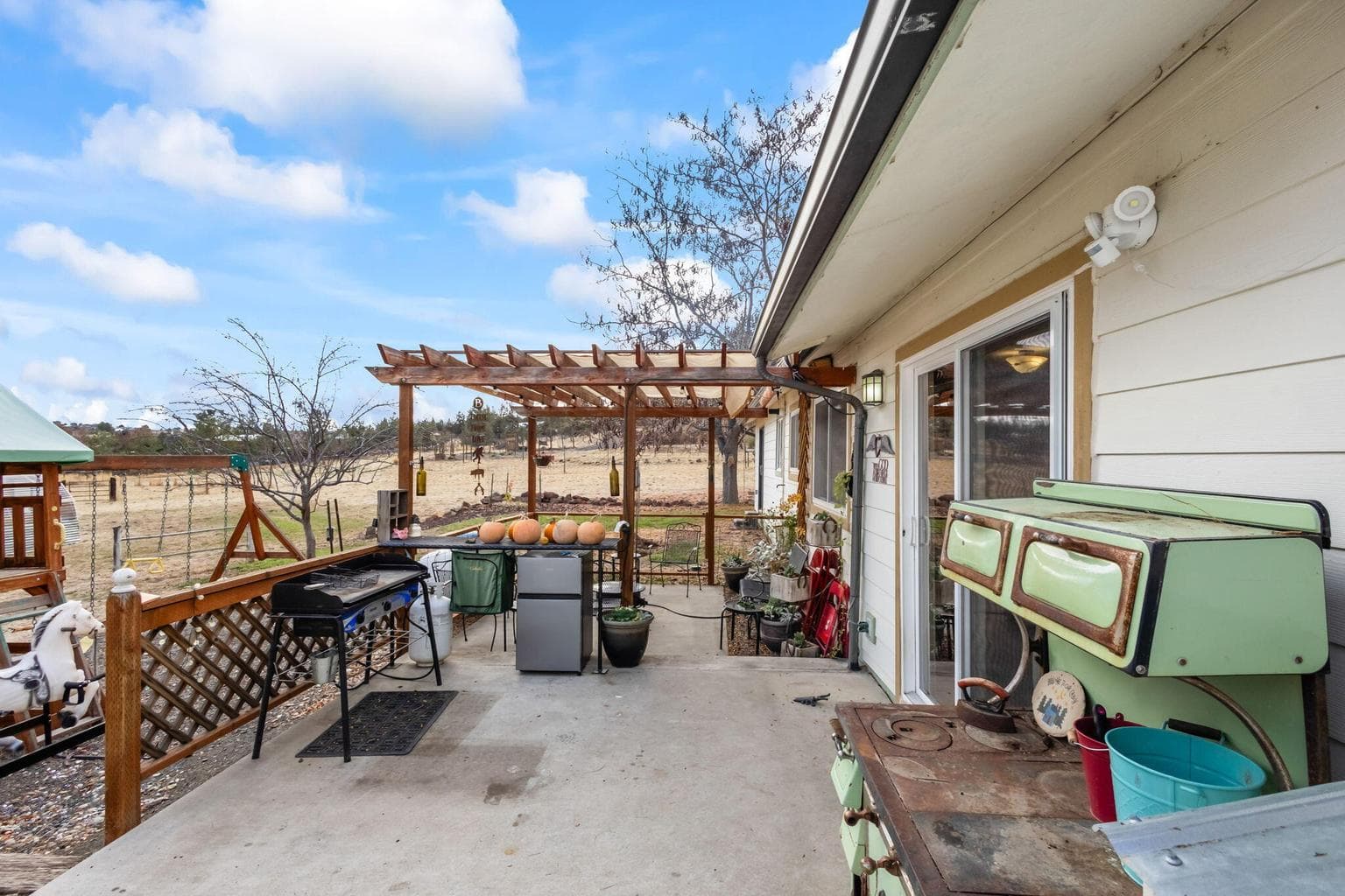 Photo of 775 SE Tumbleweed Lane 28 of 46