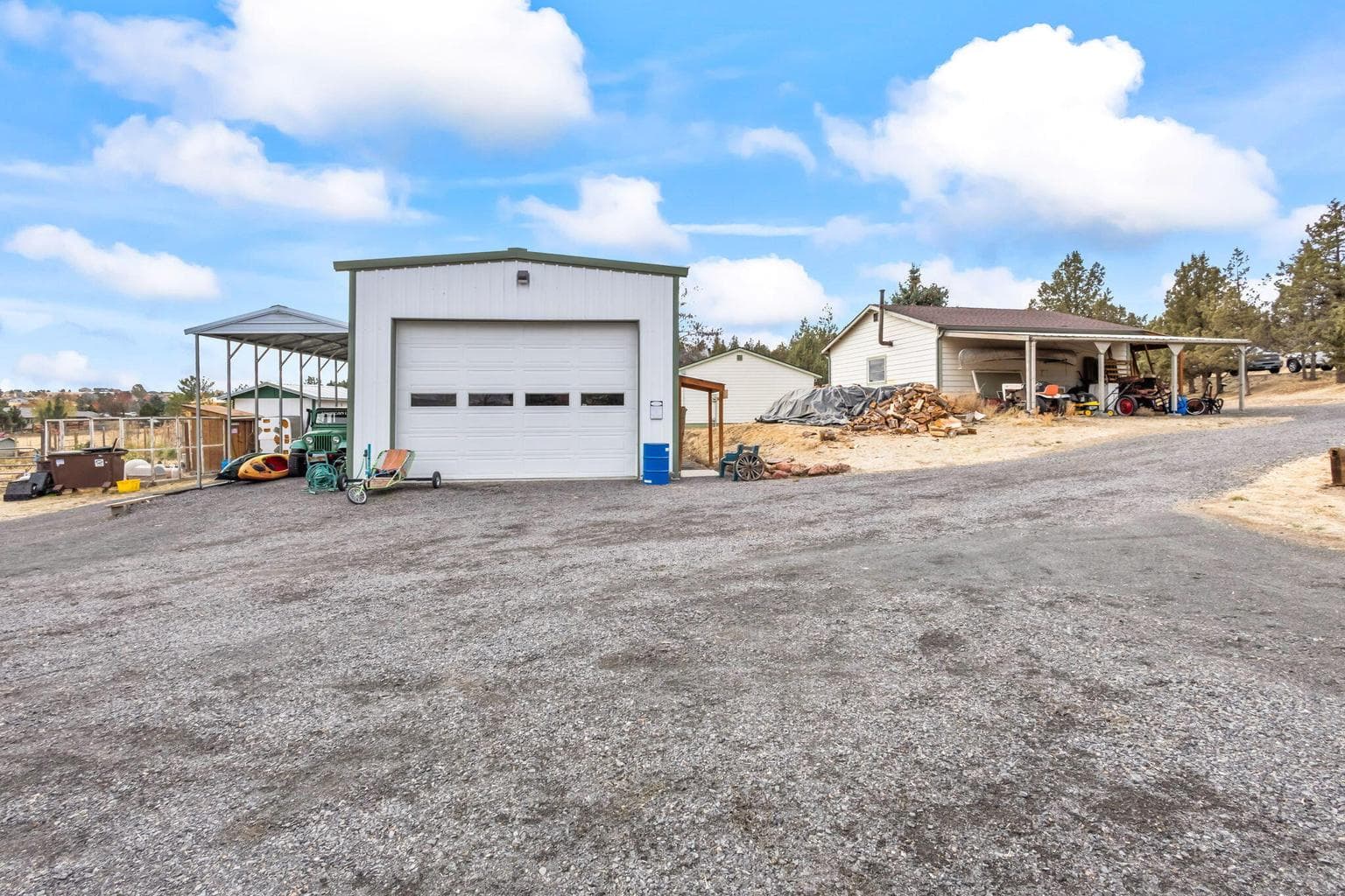 Photo of 775 SE Tumbleweed Lane 41 of 46