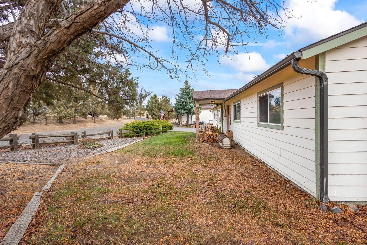 Photo of 775 SE Tumbleweed Lane 43 of 46