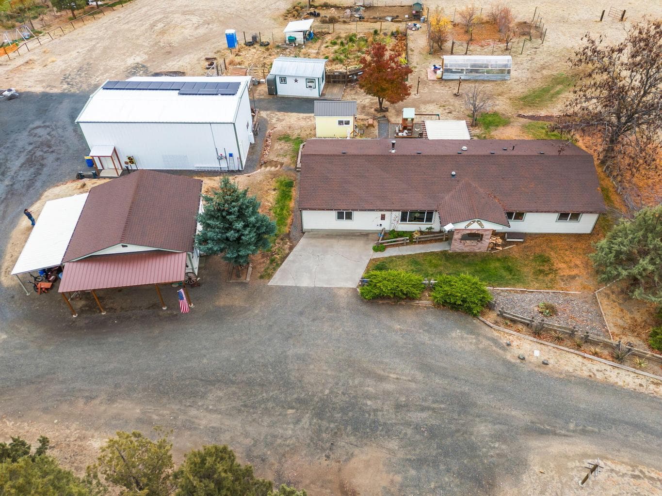 Photo of 775 SE Tumbleweed Lane 44 of 46
