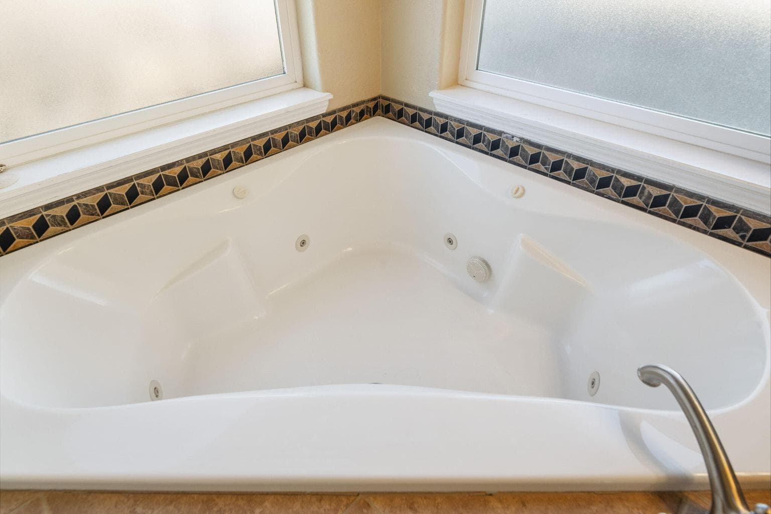 Jetted tub in primary bath