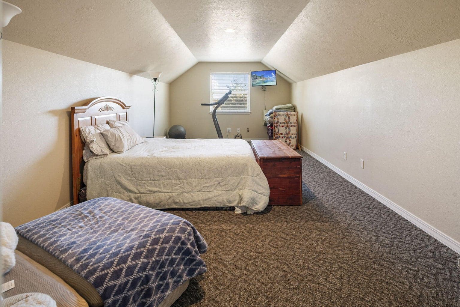 Two bonus spaces upstairs!