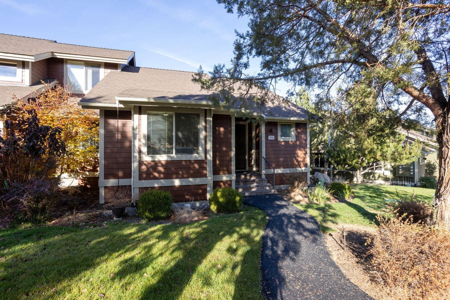 Photo of 1246 Highland View 1 of 33