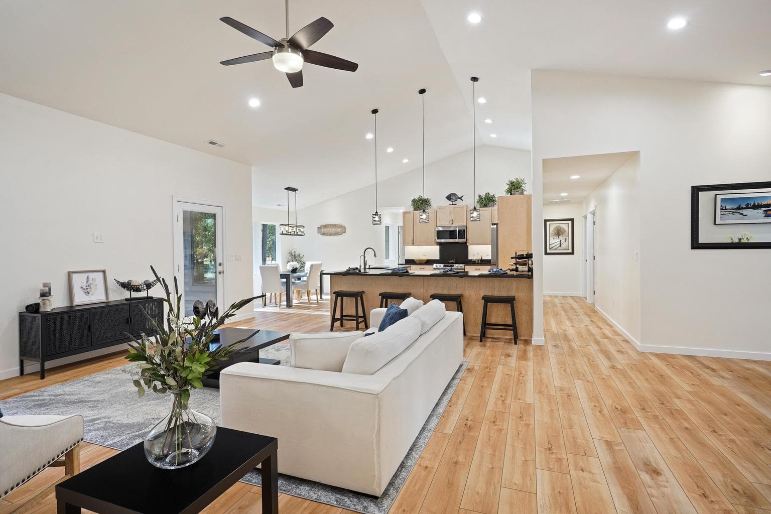 Photo of 15943 Cascade Lane 10 of 56